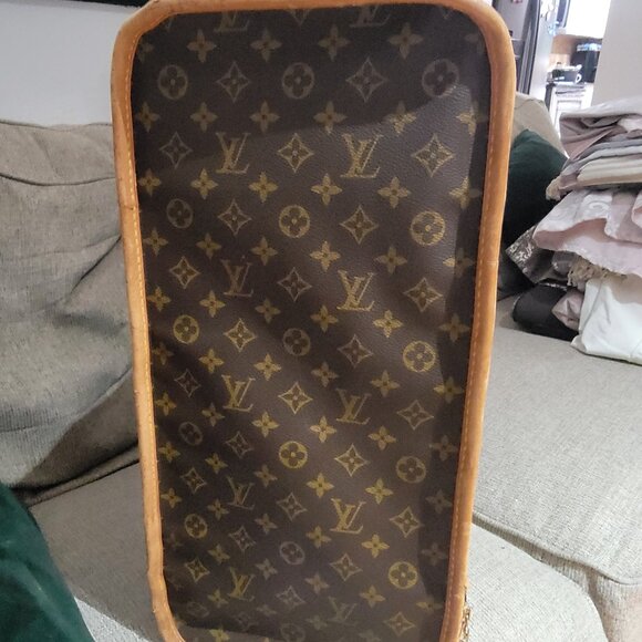 Louis Vuitton - Picture 7 of 11